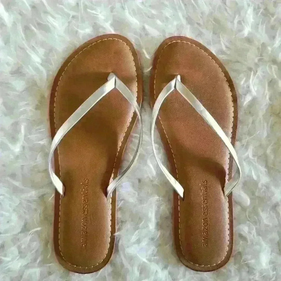 Essentials Women's Thong Sandal - Picture 4 of 5